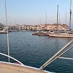 Entire Boat Center Port Of Cap 펜션 아그