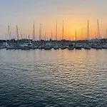 Entire Boat Center Port Of Cap *