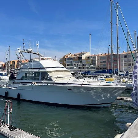 Entire Boat Center Port Of Cap
